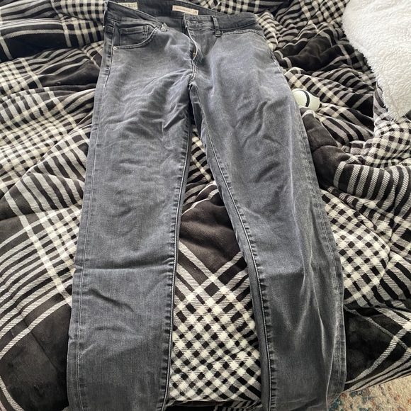 Levi’s - Picture 2 of 3